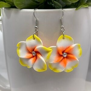 🧡Beautiful Plumeria Dangle Earrings💛